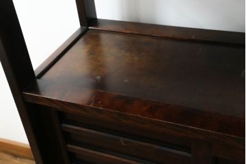 中古　北海道民芸家具　HM105　シンプルモダンなデザインが魅力的な茶棚(茶タンス、収納棚、戸棚、飾り棚)(定価約23万円)(R-074136)