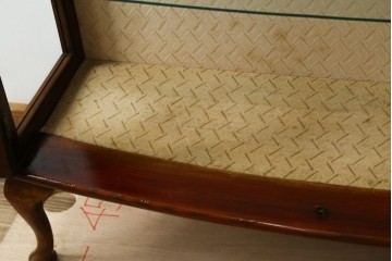 イギリスアンティーク　マホガニー材　猫脚がお洒落なキャビネット　(R-074137)