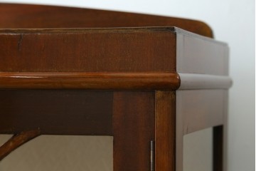 イギリスアンティーク　マホガニー材　猫脚がお洒落なキャビネット　(R-074137)