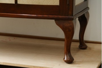 イギリスアンティーク　マホガニー材　猫脚がお洒落なキャビネット　(R-074137)