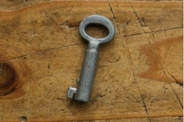 イギリスアンティーク　マホガニー材　猫脚がお洒落なキャビネット　(R-074137)