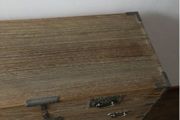 中古　繊細なデザインの金具付き加茂総桐箪笥(総桐たんす、和タンス、衣装箪笥、収納箪笥、引き出し)(R-074138)