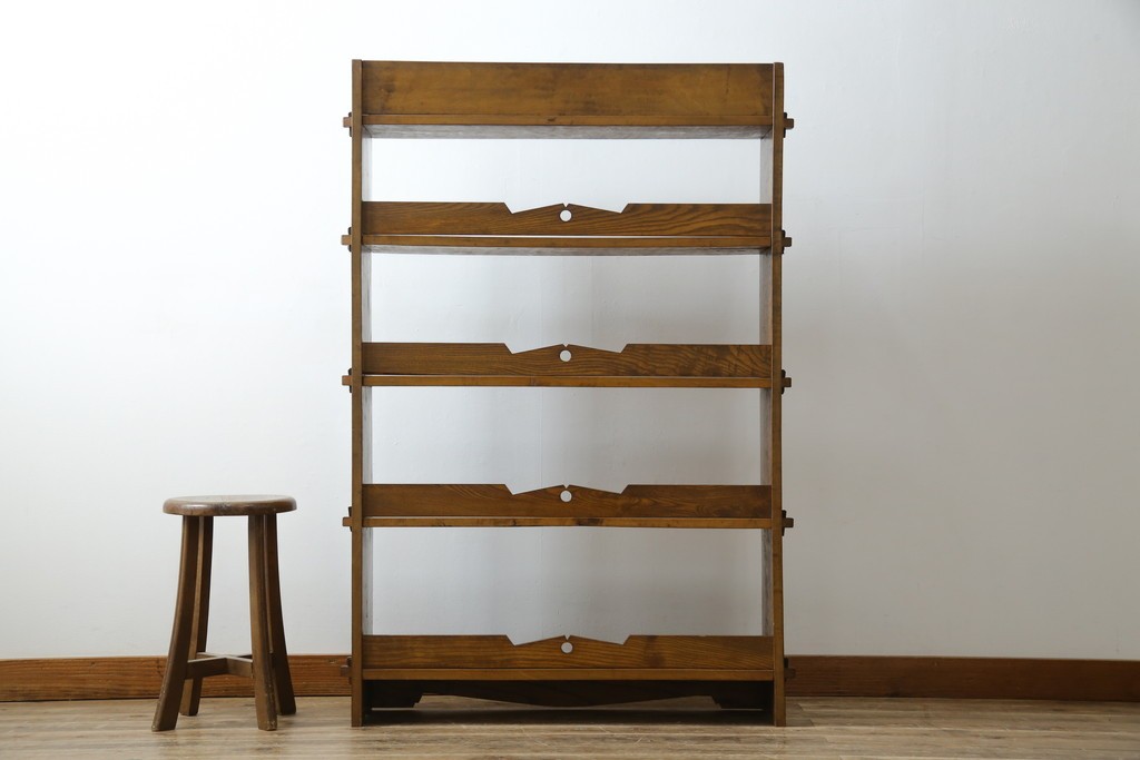 和製アンティーク　カバ材　ナラ材　彫刻と象嵌入り!　楔式のレトロな本棚　(R-074139)