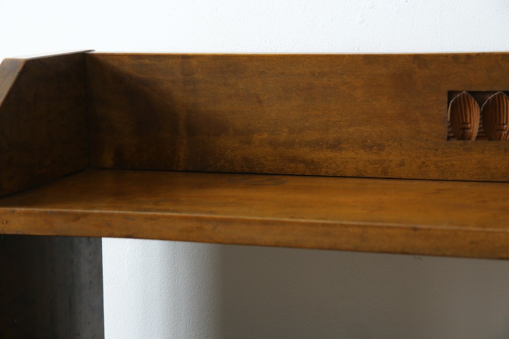 和製アンティーク　カバ材　ナラ材　彫刻と象嵌入り!　楔式のレトロな本棚　(R-074139)