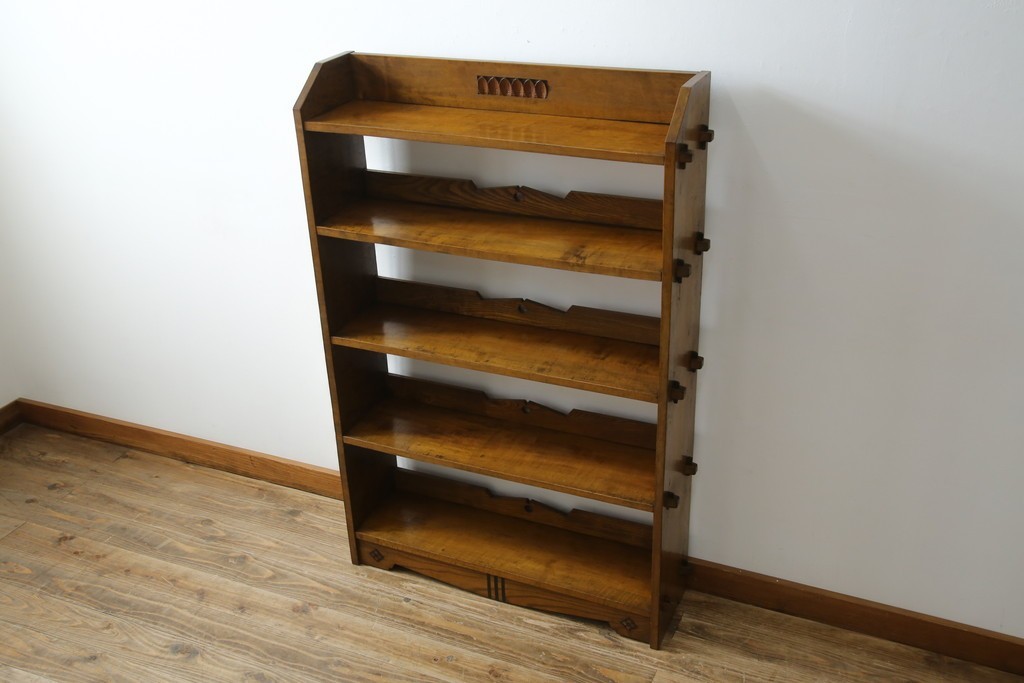 和製アンティーク　カバ材　ナラ材　彫刻と象嵌入り!　楔式のレトロな本棚　(R-074139)