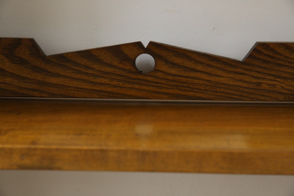 和製アンティーク　カバ材　ナラ材　彫刻と象嵌入り!　楔式のレトロな本棚　(R-074139)