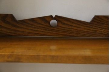 和製アンティーク　カバ材　ナラ材　彫刻と象嵌入り!　楔式のレトロな本棚　(R-074139)