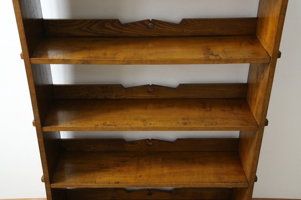 和製アンティーク　カバ材　ナラ材　彫刻と象嵌入り!　楔式のレトロな本棚　(R-074139)