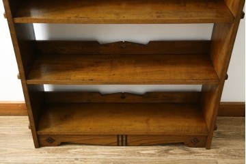 和製アンティーク　カバ材　ナラ材　彫刻と象嵌入り!　楔式のレトロな本棚　(R-074139)