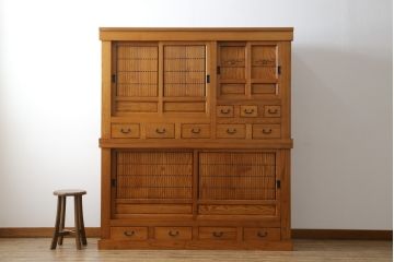 中古　美品　美しい木目と品のある佇まいが魅力の重ね水屋箪笥(収納箪笥、戸棚、収納棚、食器棚)(R-074143)