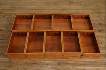 中古　美品　美しい木目と品のある佇まいが魅力の重ね水屋箪笥(収納箪笥、戸棚、収納棚、食器棚)(R-074143)