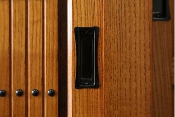 中古　美品　美しい木目と品のある佇まいが魅力の重ね水屋箪笥(収納箪笥、戸棚、収納棚、食器棚)(R-074143)