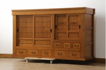 中古　美品　美しい木目と品のある佇まいが魅力の水屋箪笥サイドボード(引き出し、収納棚、戸棚、食器棚)(R-074144)