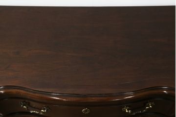 中古　美品!!　アメリカ最高級家具　センチュリー社(CENTURY)　クラシカルなデザインが高級感漂うサイドボード(チェスト、洋服タンス、収納箪笥、引き出し)(定価約130万円)(R-074146)