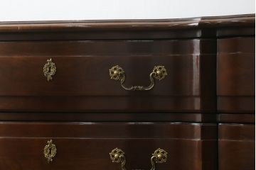 中古　美品!!　アメリカ最高級家具　センチュリー社(CENTURY)　クラシカルなデザインが高級感漂うサイドボード(チェスト、洋服タンス、収納箪笥、引き出し)(定価約130万円)(R-074146)
