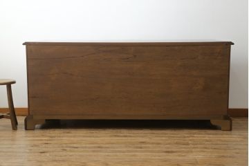 中古　美品!!　アメリカ最高級家具　センチュリー社(CENTURY)　クラシカルなデザインが高級感漂うサイドボード(チェスト、洋服タンス、収納箪笥、引き出し)(定価約130万円)(R-074146)
