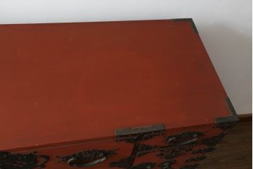 和製ビンテージ　米沢箪笥　伝統工芸　漆塗り　朱塗りの赤と金具の黒のコントラストが美しい重ね箪笥(和タンス、収納箪笥、小箪笥、ヴィンテージ)(R-074148)