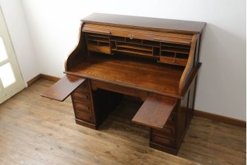 イギリスアンティーク　オーク材　たっぷりな収納力が魅力的!! シックな佇まいのロールトップデスク(両袖机、ニーホールデスク、ワークデスク、在宅用、在宅ワーク、英国)(R-074149)