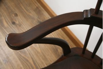 中古　美品!!　松本民芸家具　♯508D型　シックな佇まいが魅力のウィンザーチェア(ウインザーチェア、アームチェア、板座チェア、ダイニングチェア、椅子、イス)(定価約16万円)(R-074151)