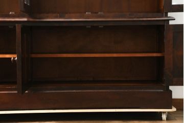 中古　美品　北海道民芸家具　高級感と気品を兼ね備えた食器棚(収納棚、戸棚、飾り棚、ブックケース、本箱、カップボード、キャビネット)(R-074154)