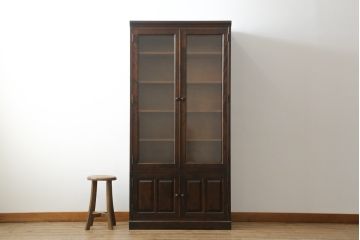 中古　北海道民芸家具　落ち着いた佇まいとシンプルなデザインが魅力的な書棚(ブックケース、本箱、収納棚、戸棚、食器棚、カップボード、飾り棚、キャビネット)(R-074155)