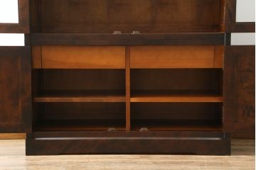中古　北海道民芸家具　落ち着いた佇まいとシンプルなデザインが魅力的な書棚(ブックケース、本箱、収納棚、戸棚、食器棚、カップボード、飾り棚、キャビネット)(R-074155)