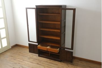 中古　北海道民芸家具　落ち着いた佇まいとシンプルなデザインが魅力的な書棚(ブックケース、本箱、収納棚、戸棚、食器棚、カップボード、飾り棚、キャビネット)(R-074155)
