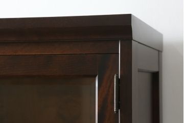 中古　北海道民芸家具　落ち着いた佇まいとシンプルなデザインが魅力的な書棚(ブックケース、本箱、収納棚、戸棚、食器棚、カップボード、飾り棚、キャビネット)(R-074155)