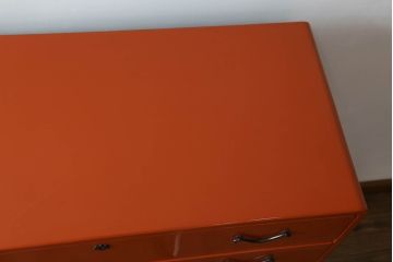 和製アンティーク　艶のある明るい色味が美しい!! 朱色の漆で塗り直された古い総桐箪笥(総桐たんす、衣装箪笥、収納タンス、和タンス、引き出し)(R-074156)