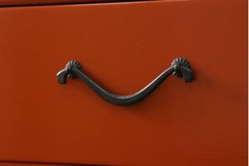 和製アンティーク　艶のある明るい色味が美しい!! 朱色の漆で塗り直された古い総桐箪笥(総桐たんす、衣装箪笥、収納タンス、和タンス、引き出し)(R-074156)