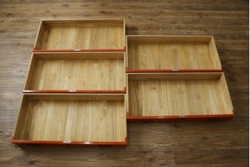 和製アンティーク　艶のある明るい色味が美しい!!　 朱色の漆で塗り直された古い総桐箪笥　(R-074156)