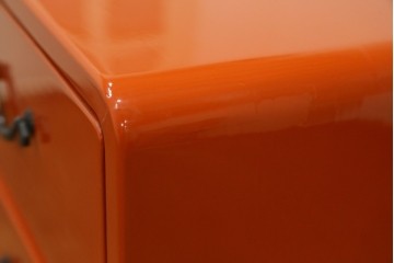 和製アンティーク　艶のある明るい色味が美しい!!　 朱色の漆で塗り直された古い総桐箪笥　(R-074156)