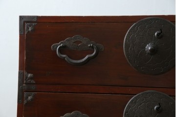 和製アンティーク　桜丸金具　年月を経た風合いが魅力的な重ね米沢箪笥　(R-074160)