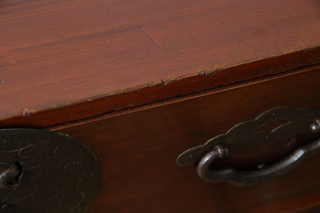 和製アンティーク　桜丸金具　年月を経た風合いが魅力的な重ね米沢箪笥　(R-074160)