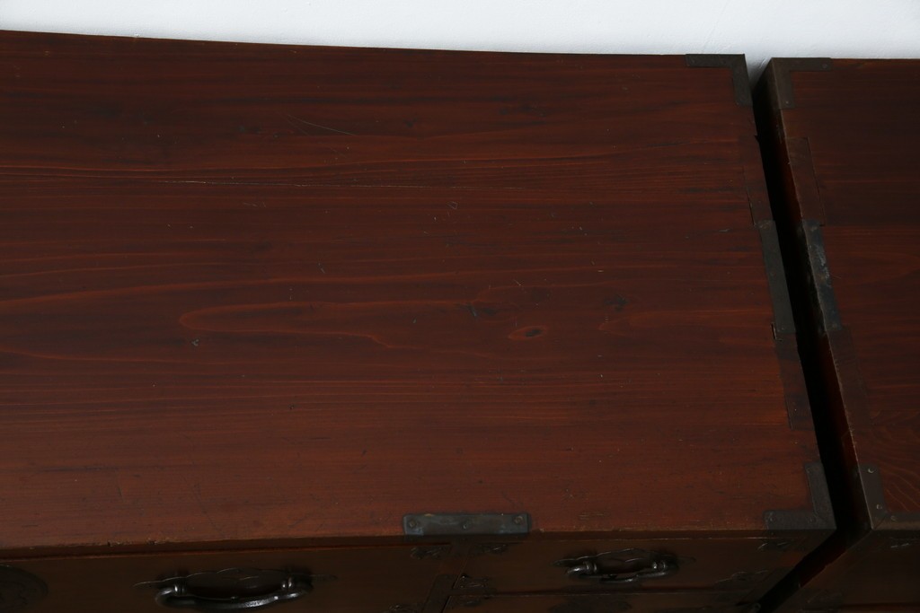 和製アンティーク　桜丸金具　年月を経た風合いが魅力的な重ね米沢箪笥　(R-074160)