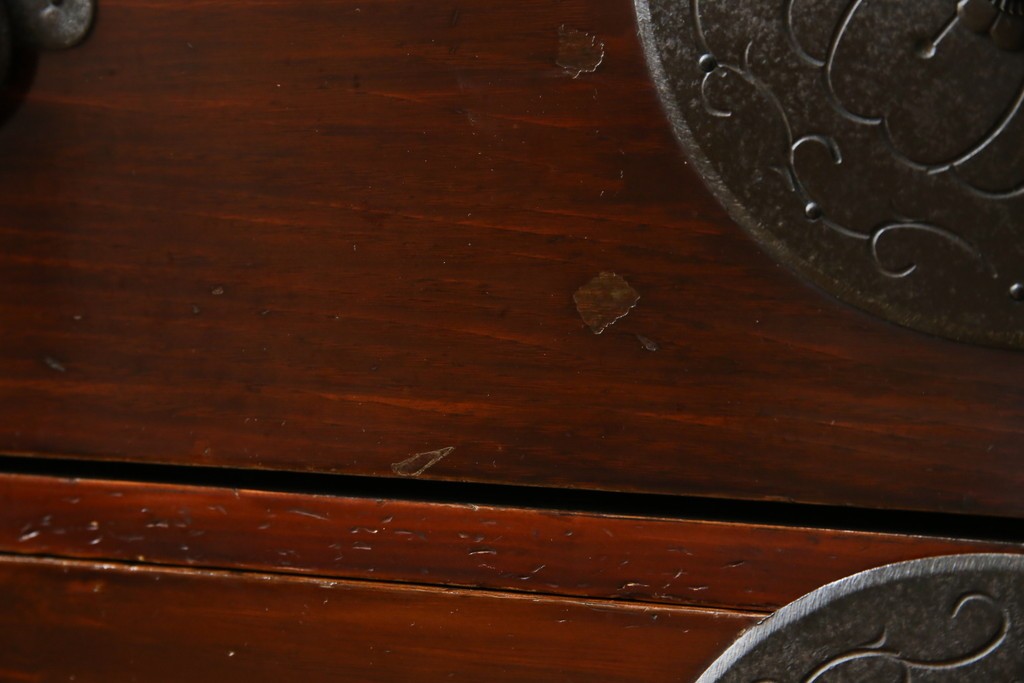 和製アンティーク　桜丸金具　年月を経た風合いが魅力的な重ね米沢箪笥　(R-074160)