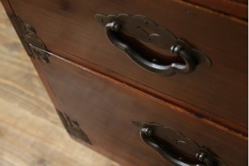 和製アンティーク　桜丸金具　年月を経た風合いが魅力的な重ね米沢箪笥　(R-074160)