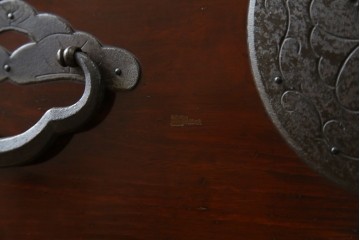 和製アンティーク　桜丸金具　年月を経た風合いが魅力的な重ね米沢箪笥　(R-074160)