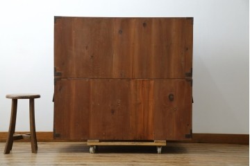 和製アンティーク　桜丸金具　年月を経た風合いが魅力的な重ね米沢箪笥　(R-074160)