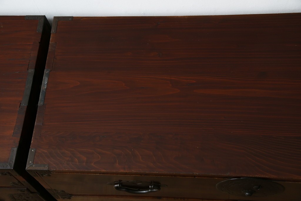 和製アンティーク　桜丸金具　年月を経た風合いが魅力的な重ね米沢箪笥　(R-074160)