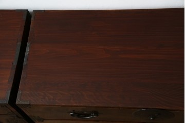 和製アンティーク　桜丸金具　年月を経た風合いが魅力的な重ね米沢箪笥　(R-074160)