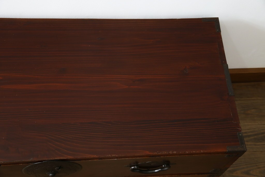 和製アンティーク　桜丸金具　年月を経た風合いが魅力的な重ね米沢箪笥　(R-074160)