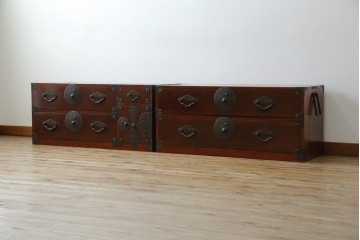 和製アンティーク　桜丸金具　年月を経た風合いが魅力的な重ね米沢箪笥　(R-074160)