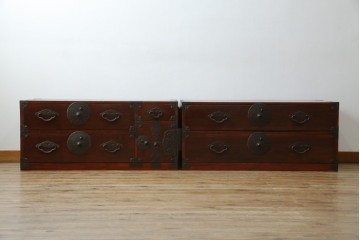 和製アンティーク　桜丸金具　年月を経た風合いが魅力的な重ね米沢箪笥　(R-074160)