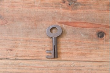 和製アンティーク　桜丸金具　年月を経た風合いが魅力的な米沢箪笥ローチェスト　(R-074162)