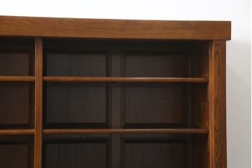 中古　ニレ材　明るく艶のある木の色味が美しい二段重ね水屋箪笥(食器棚、戸棚、収納棚、キャビネット、重ねタンス)(R-074163)