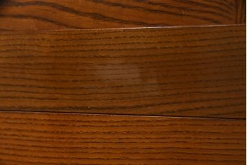 中古　ニレ材　明るく艶のある木の色味が美しい二段重ね水屋箪笥(食器棚、戸棚、収納棚、キャビネット、重ねタンス)(R-074163)