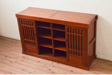 中古　ニレ材　明るく艶のある木の色味が美しい水屋箪笥サイドボード(食器棚、戸棚、収納棚、サイドキャビネット)(R-074164)