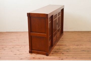中古　ニレ材　明るく艶のある木の色味が美しい水屋箪笥サイドボード(食器棚、戸棚、収納棚、サイドキャビネット)(R-074164)