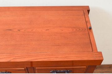 中古　ニレ材　明るく艶のある木の色味が美しい水屋箪笥サイドボード(食器棚、戸棚、収納棚、サイドキャビネット)(R-074165)